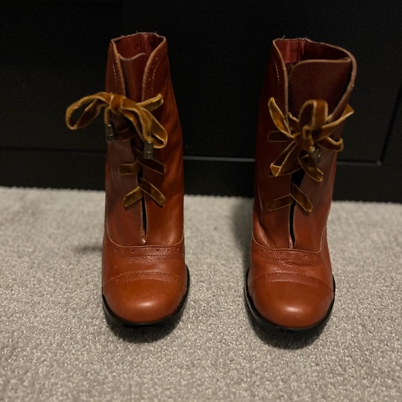 LOVIN’ RESTRICTED BOOTS - Picture 2 of 4